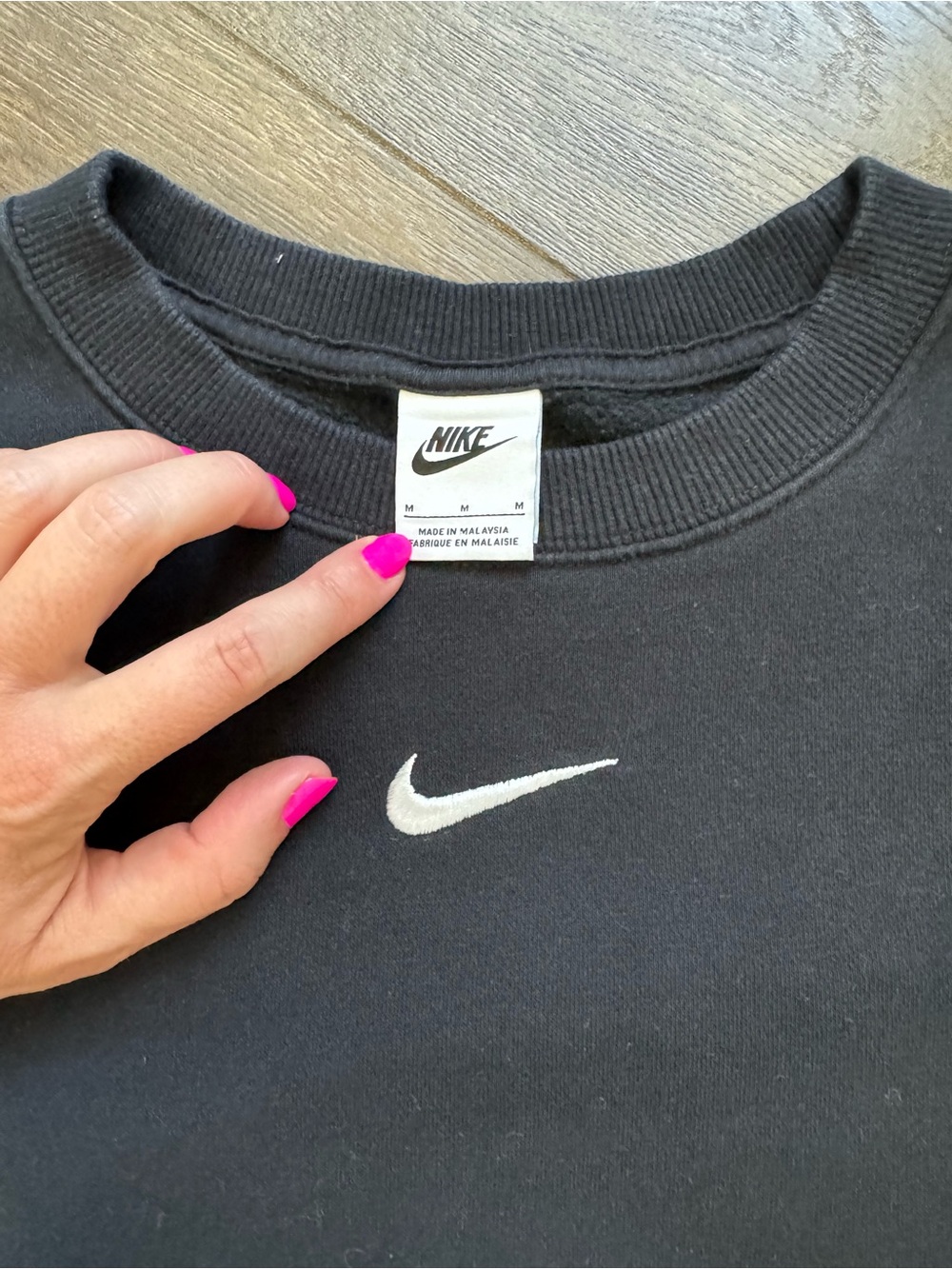 Nike Women’s Oversized Cropped Crewneck Sweatshirt Black Medium - Picture 3 of 5